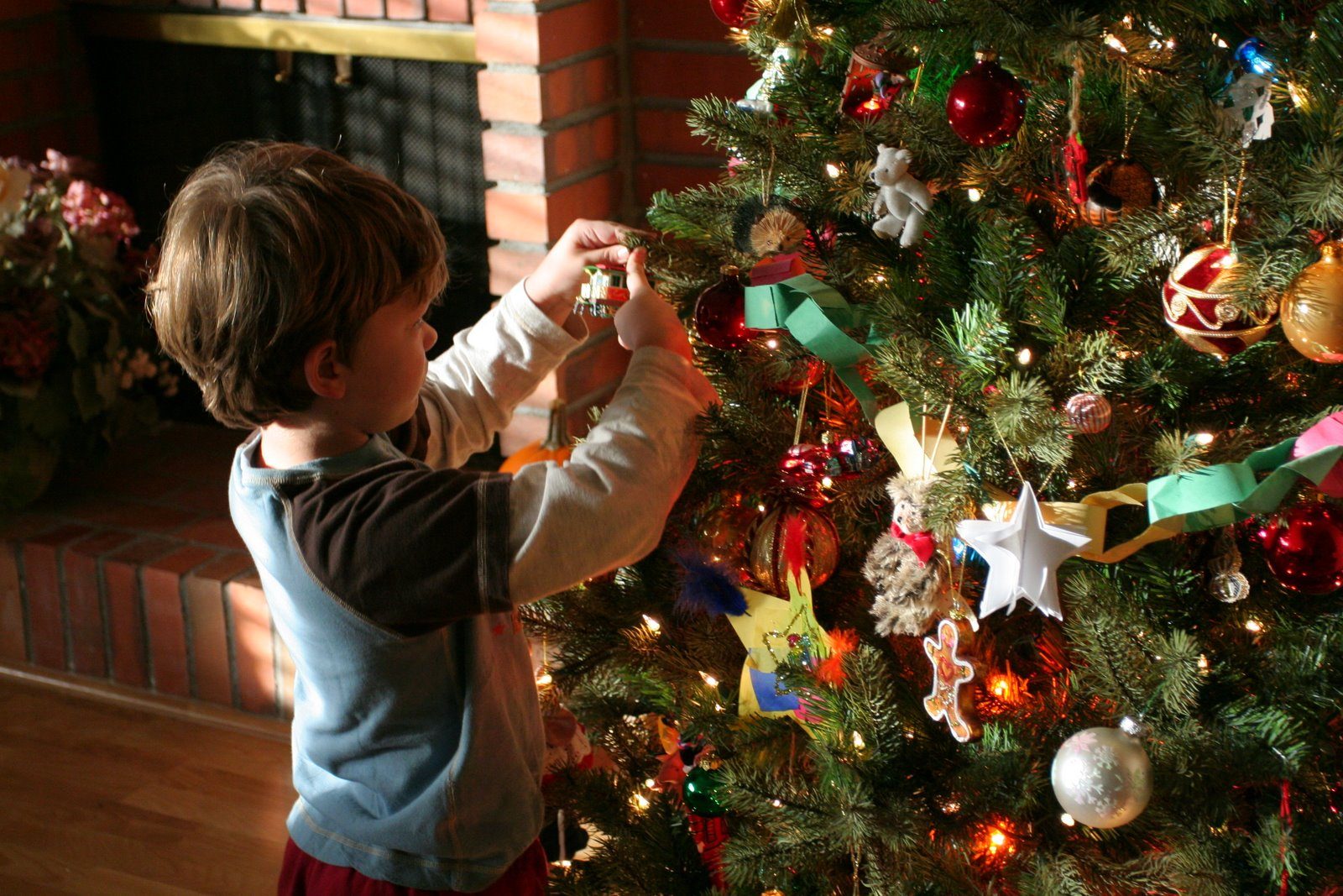 People Who Put Up Christmas Decorations Early Are Happier According to Psychology Experts