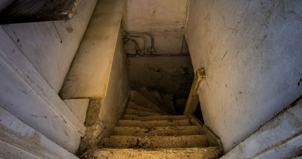 stock image basement stairs e1645173415982